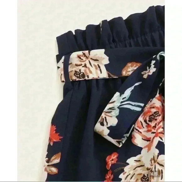 NEW Navy Floral Print Belted Shorts - Picture 3 of 7